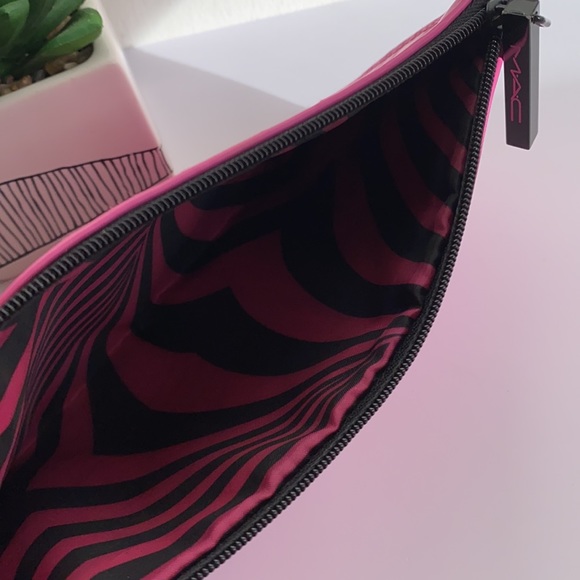 MAC 2 sided Cosmetic Pouch - Picture 4 of 5